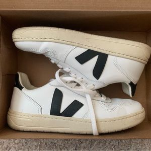 Veja V-10 sneakers in size 37